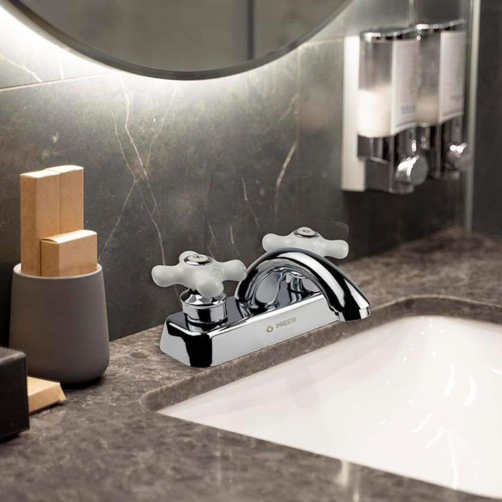Mezcladora Cromada para Lavabo con Manerales Blancos y Señalizados, Fabricada en Zinc, Latón y ABS