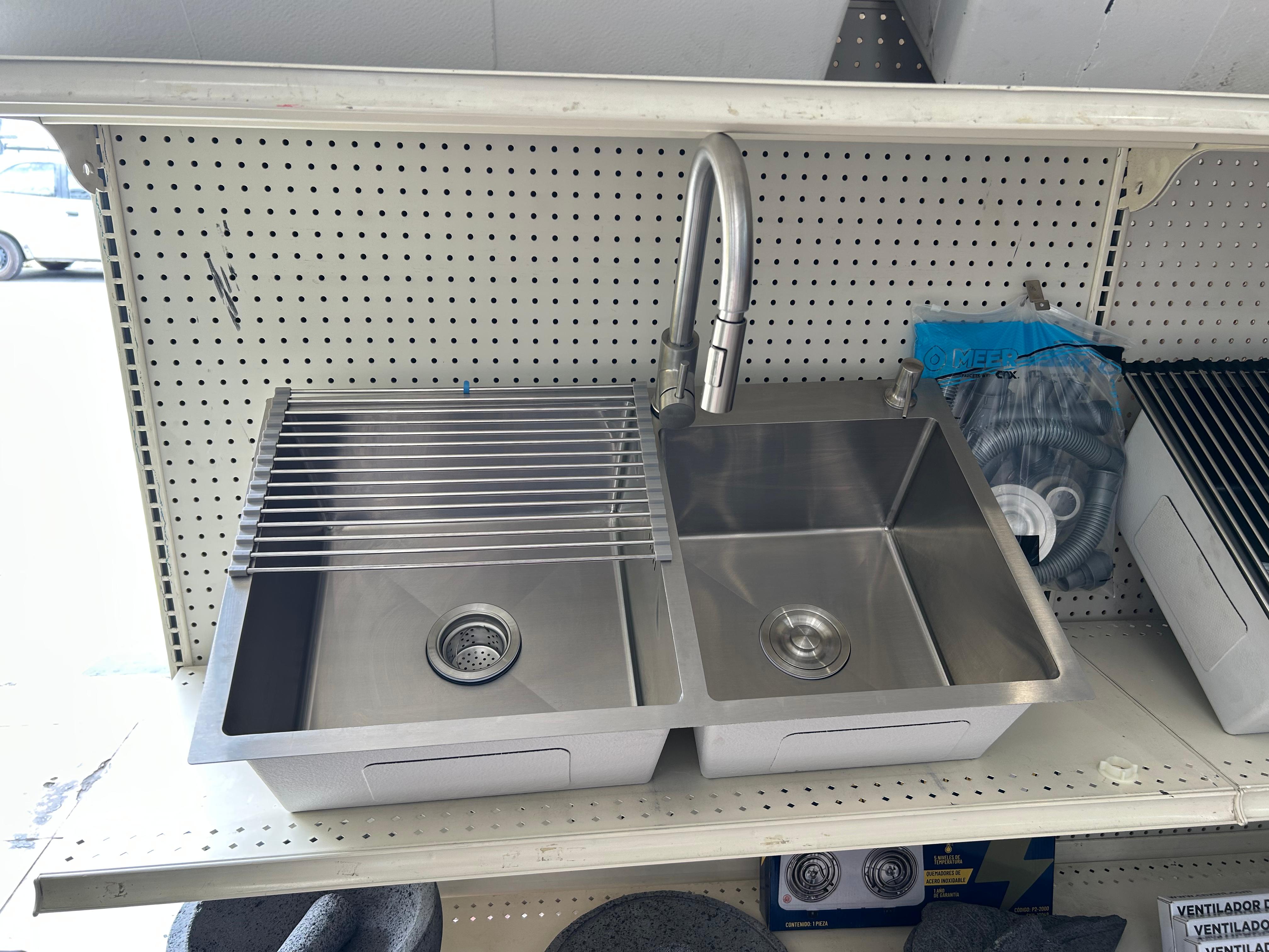 El Kit más Perrón! Tarja en Acero Inox, Monomando con cuello retráctil, Escurridor, Dispensador de jabón y Kit de instalación completo! 3
