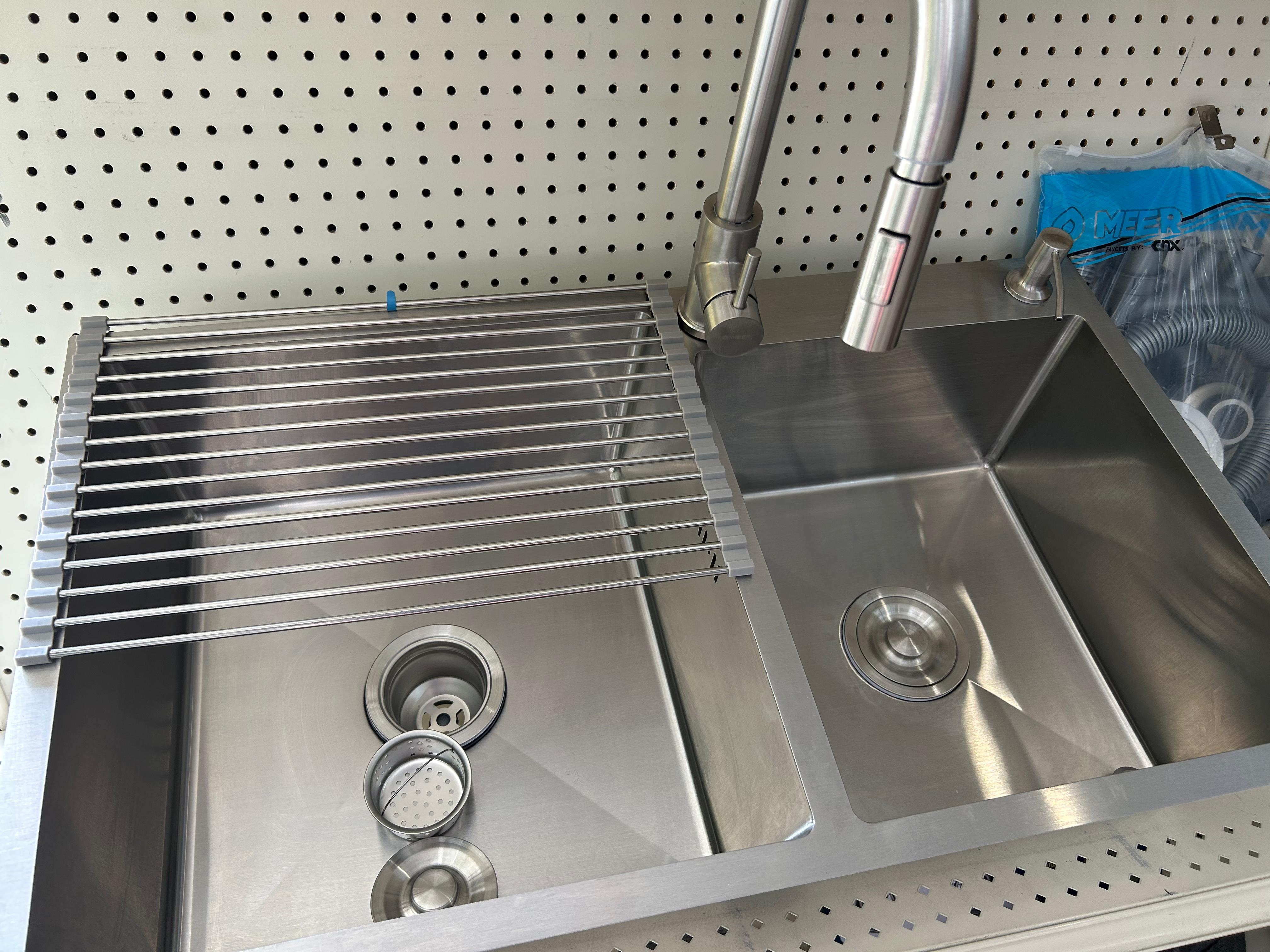 El Kit más Perrón! Tarja en Acero Inox, Monomando con cuello retráctil, Escurridor, Dispensador de jabón y Kit de instalación completo! 8