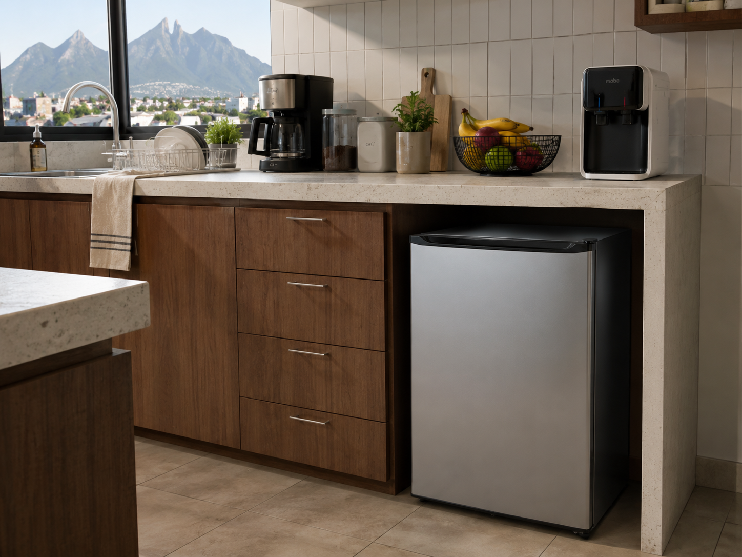 Frigobar BC-98-SS Acero - 92 Litros - 44.9 cm x 83.1 cm x 47 cm 4